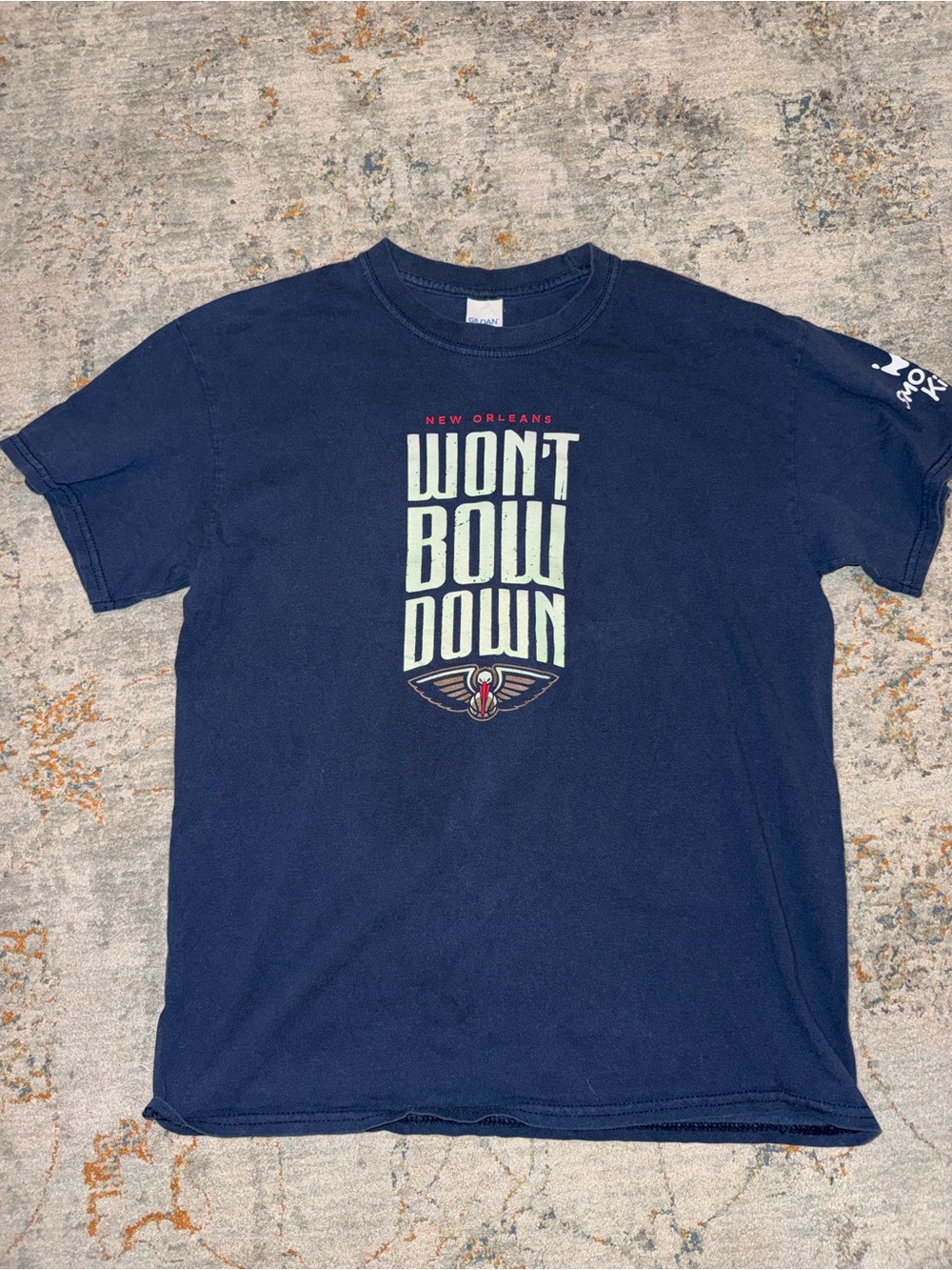 Gildan Navy 'Won't Bow Down' New Orleans Graphic Tee Boys M